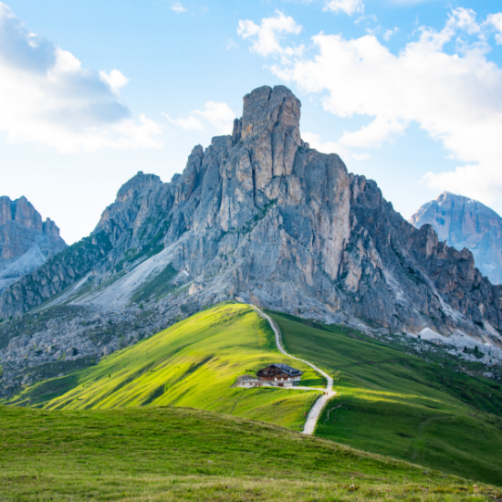 Immagine di Dolomiti patrimonio mondiale UNESCO	 venerdì	9.00-10.30	I periodo ONLINE prof. Riccardo Tomasoni